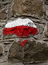 &ldquo;Bollo angolare&ldquo; (sulle mura del piccolo rifugio-bivacco nella Valle del Rondino).