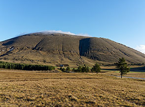 Monte Ventrino come ci appare scendendo da Forca Caruso.