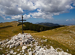 Croce di vetta sul Monte Viperella.
