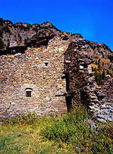 Particolare sulle rovine di Grange Soulines nel Vallone di Vallanta.