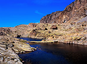 Scorcio sui laghi dell&rsquo;altopiano roccioso sopra la Valle delle Forciolline.