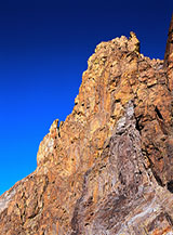 I colori della parete lungo la Via Normale da sud al Monviso.