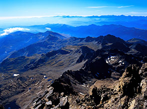 Dalla cima el Monviso panorama verso la Cresta Sud-Sud-Est.