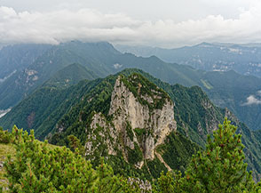 I selvaggi Coni Zugna visti dal Monte Zugna.