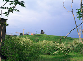 La Torretta di Vallerano &ldquo;accerchiata&rdquo; dalle gru.