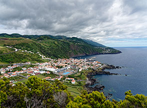 Vista su Velas dal Morro Grande.