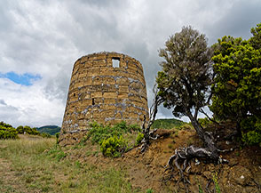 La vecchia torre di avvistamento che si trova in cima al Morro Grande.