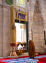 Il mirhab (nicchia o elemento che indica la direzione della Mecca verso cui pregare) nella Moschea di Fatih.