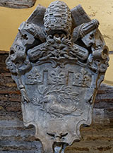 Particolare di uno stemma papale all&rsquo;interno del Museo delle Mura.