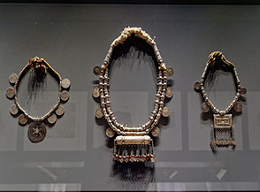 Gioielli di antiche trib&ugrave; omanite (Muscat National Museum).