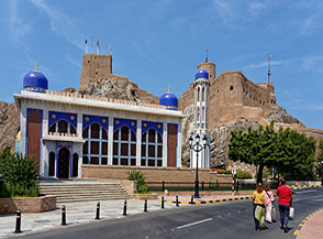 Moschea ai piedi del Mirani Fort.