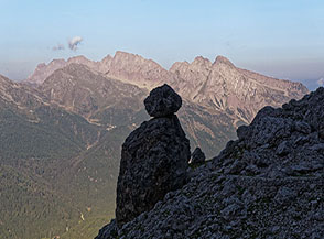 &ldquo;Il moai della Val di Roda&ldquo; (curioso macigno che s&rsquo;incontra in Alta Val di Roda).