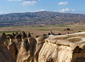 Vista sull&rsquo;altopiano e la cittadina di Avanos da Pasabagi.