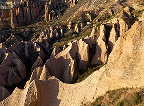 Suggestivi calanchi alla testata della Red Valley.