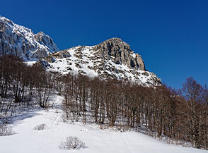 Alle pendici del versante orientale del Peschio della Slavina.