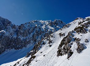 Scorcio di paesaggio sul fianco della Cresta Est del Peschio della Slavina.