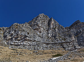 Scorcio sulle pareti che delimitano il tratto inferiore della Rava del Ferro.