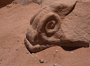 Fregio lungo la Via Colonnata a Petra.