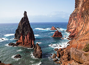 La costa di Pedra Furada a Ponta de S&atilde;o Louren&ccedil;o.