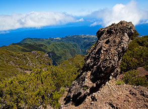 Scorcio lungo il sentiero sotto Pico Ruivo.