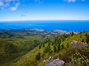 Vista verso la costa settentrionale di Madeira dal belvedere di Homem em P&eacute;.