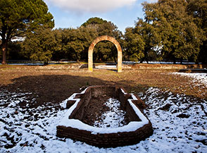 Il cortile interno della villa romana comunemente conosciuta come Villa di Plinio nella Pineta di Castel Fusano.
