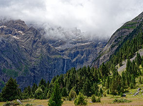 Vista verso la Grande Cascade dai prati di la Planette.