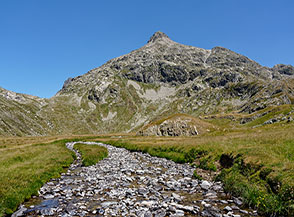 Dalla piana glaciale di Campo Plano vista sul Pic de la Peyre.