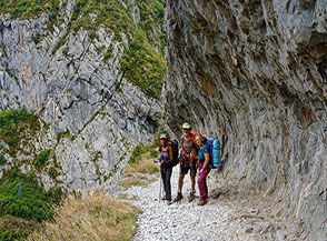 Foto ricordo al termine del trekking sullo Chemin de la Mature.