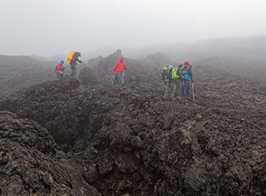 &ldquo;Four Seasons in the mist&ldquo; (sulla via del ritorno al Piton de la Fournaise).
