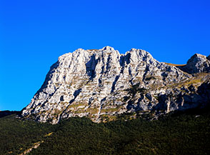 La magnifica Parete Nord del Monte Bove Nord, illuminata solo nel tardo pomeriggio.
