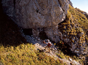 La piccola Grotta-Eremo di San Franco al Cefalone.