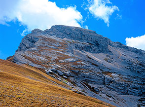 Ai piedi della Cresta Nord del Pizzo Cefalone.