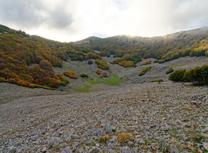 Affaccio sulla valle carsica che ci separa dal Pizzo di Piano Battaglia.