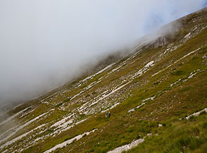 Lungo il traverso che da Campo Imperatore conduce al Passo del Lupo.