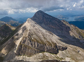 Il Monte Corvo visto dal Pizzo d&rsquo;Intermesoli.