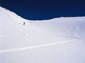 Sul fondo del Canale Mascep&agrave; salendo verso il Pizzo di Camarda.