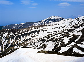 Da Pizzo di Sevo vista sul Versante Nord di Cima Lepri (la cima sullo sfondo &egrave; Pizzo di Moscio).