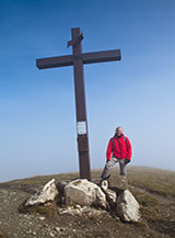 La croce in cima a Pizzo di Sevo.