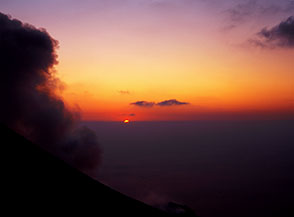 &ldquo;L&rsquo;ultimo spicchio&rdquo; (tramonto dal Pizzo dello Stromboli).