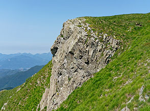 La spalla rocciosa dell&rsquo;Anticima Ovest del Poggio alle Porche.