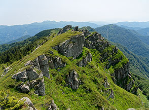 La bella cresta che collega il Poggio di Campolino col Poggione.