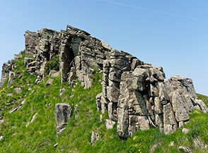 Formazione rocciosa lungo la Cresta Est del Poggio di Campolino.