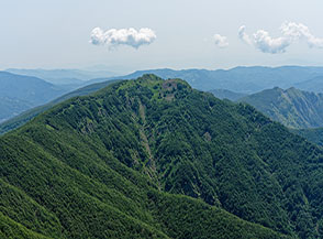 La punta dell&rsquo;Uccelliera ripresa dal Pizzo Alpestre.