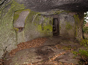 Interno di un&rsquo;abitazione rupestre al Poggio di Corviano.