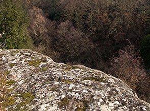 Balcone di peperino con vista sul Fosso Martelluzzo.