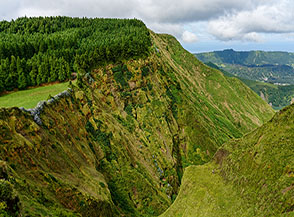 Antica scarpata lavica ai margini della Caldeira de Sete Cidades.