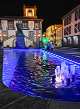 C&acirc;mara Municipal &ldquo;by night&ldquo; (Ponta Delgada).