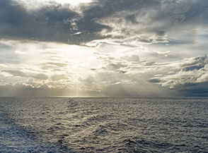 &ldquo;Verso la luce&ldquo; (braccio di mare tra le isole di S&atilde;o Jorge e Pico).