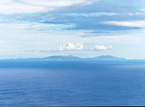 L&rsquo;Isola di Graciosa vista dalla Vigia da Baleia (torretta di avvistamento al tempo della caccia alle balene) di Ponta dos Rosais.